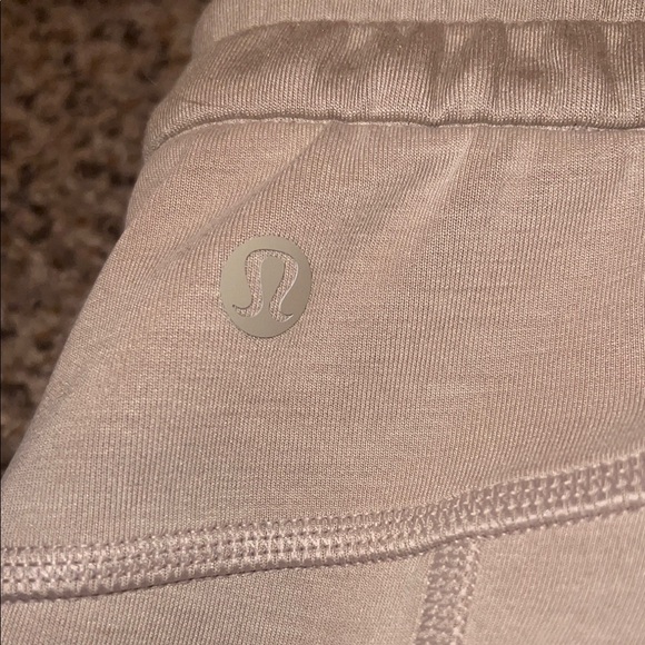 Lululemon Soft Stream Women's Shorts - Picture 4 of 5